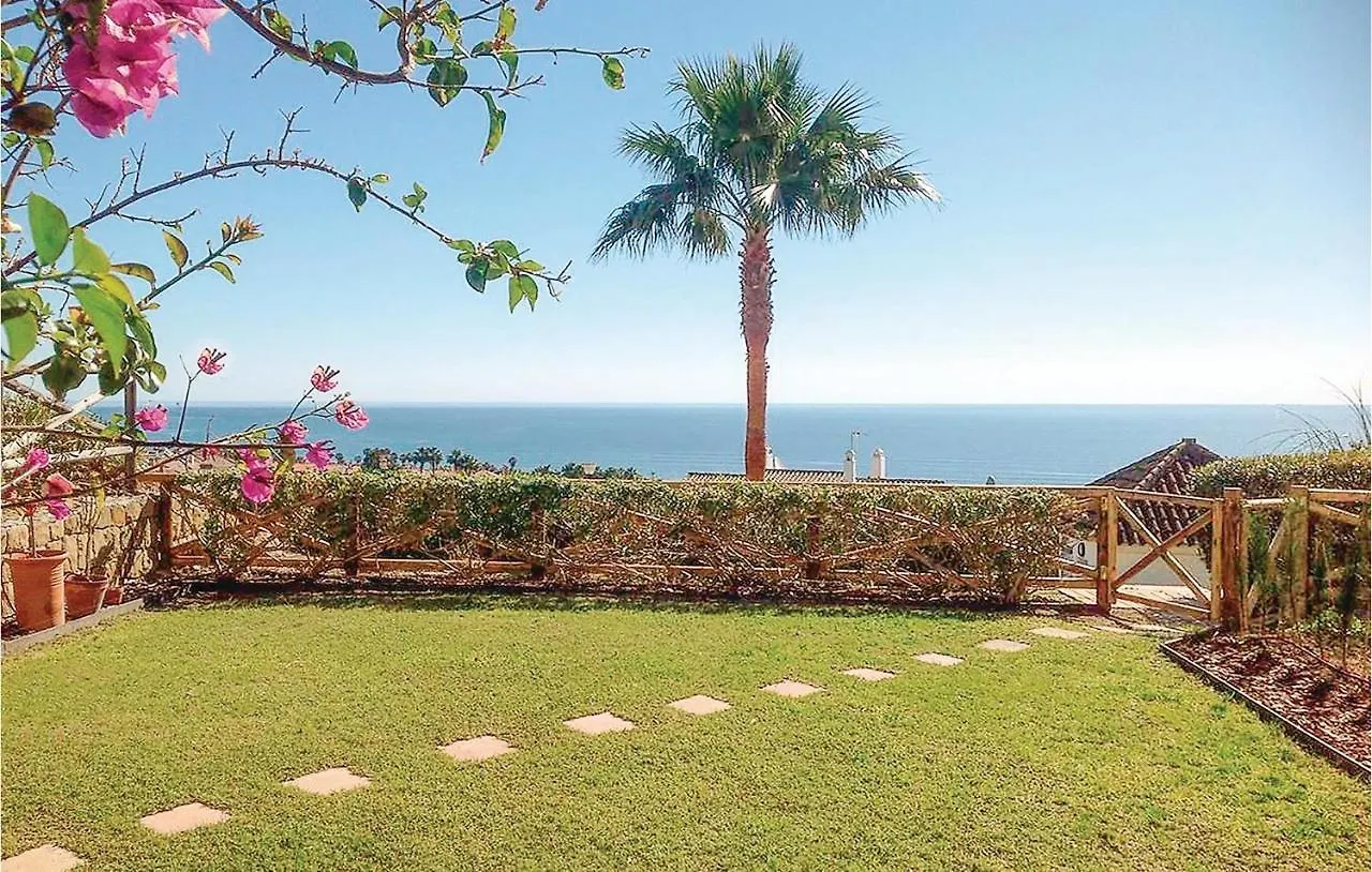 Nice Apartment In Lnea De La Concepcin With 3 Bedrooms, Wifi And Outdoor Swimming Pool 알카이데사